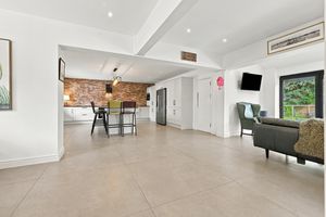 LAKESIDE LODGE- click for photo gallery